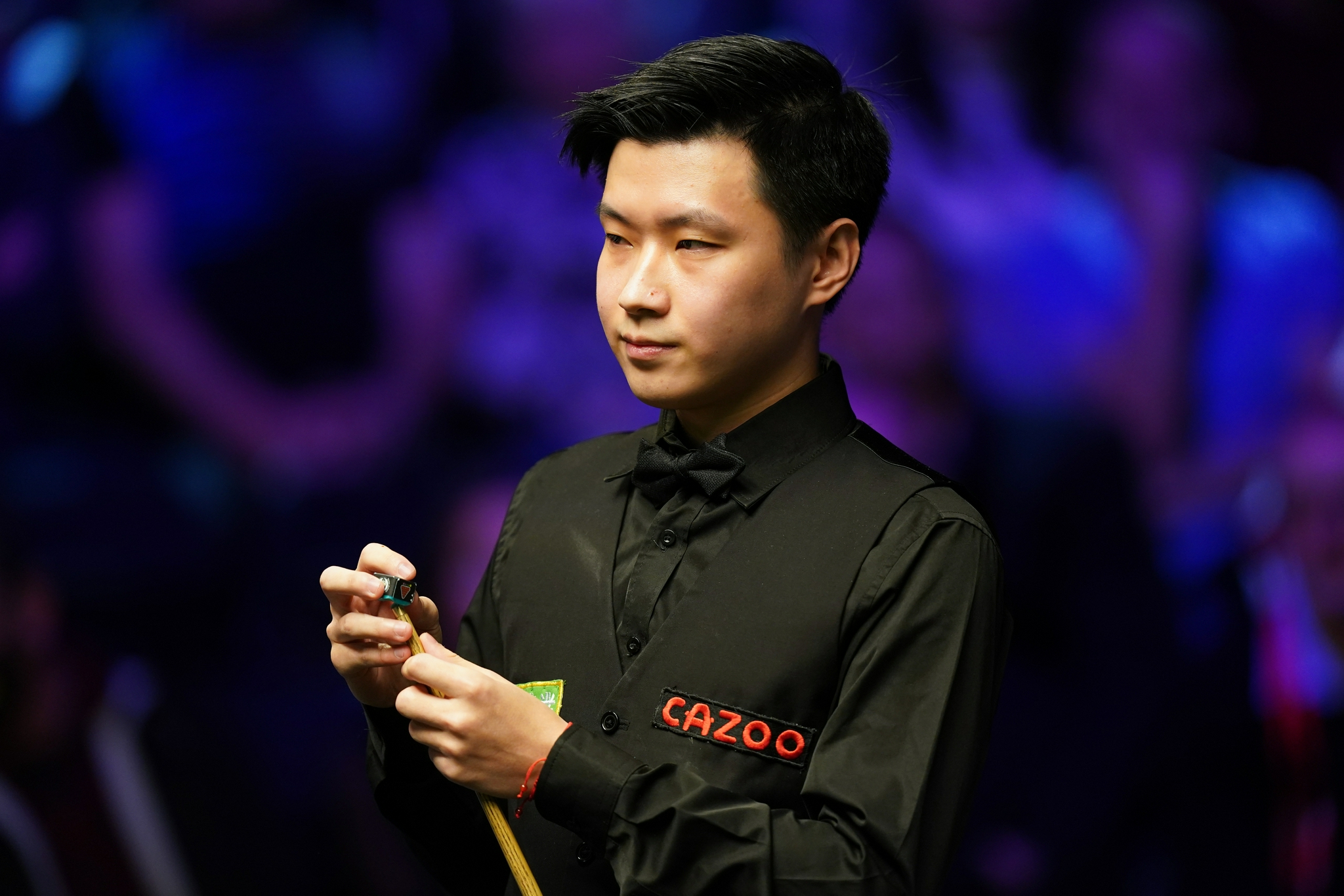 年仅二十出 年仅二十出